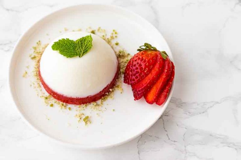 Receta de Panna Cotta de Yogur con Fresas | Winter Lilium