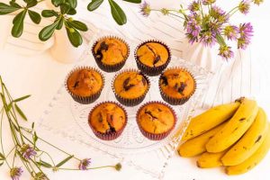 Receta de Muffins de Plátano, Chocolate y Arándanos