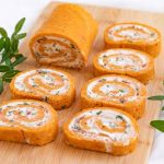 rulo de queso con hierbas aromaticas